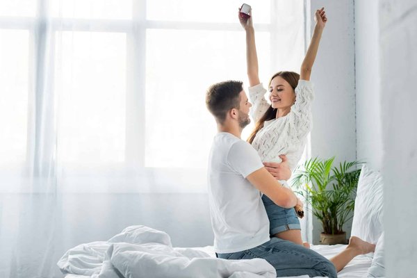 Quelles stratégies pour améliorer l'engagement des employés dans un environnement de travail hybride ?